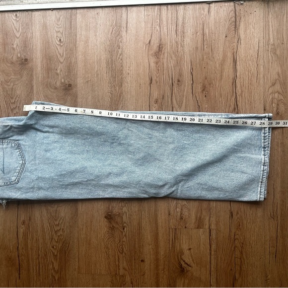American Eagle Outfitters Strigid Ripped Mom Jeans Size 12 Regular - Picture 14 of 16